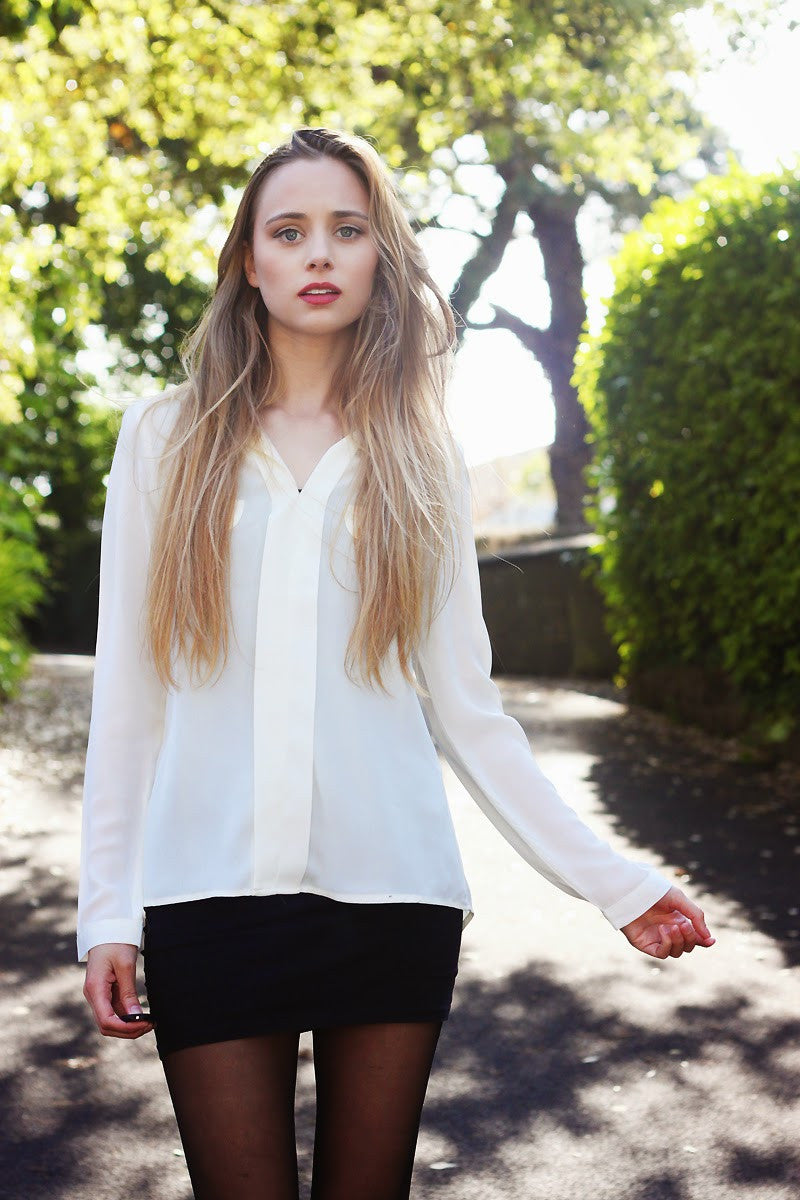 Yumi Direct Cream Pocket V-Neck Shirt Thumbnail